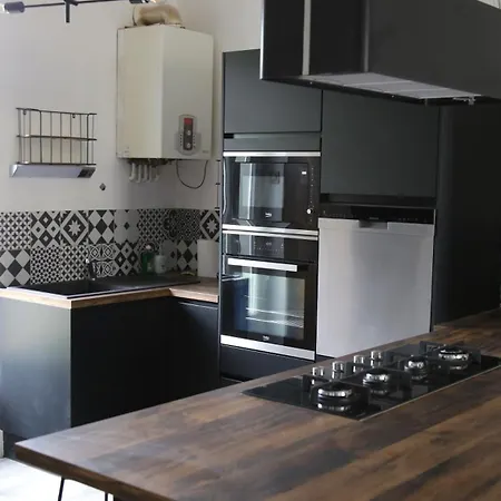 Villa Maison De 100 M2 équipée De 4 Chambres.