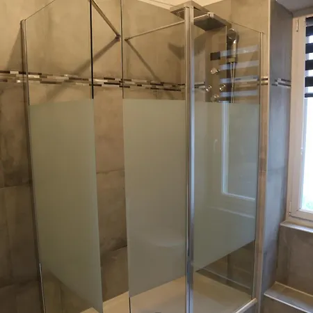 Maison De 100 M2 Equipee De 4 Chambres. Villa *