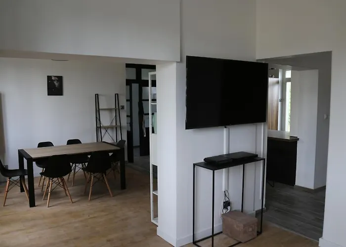 Maison De 100 M2 Equipee De 4 Chambres. *